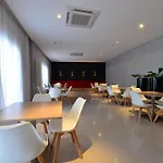 Apartamento Beira Mar Meireles A Um Passo Do Mar